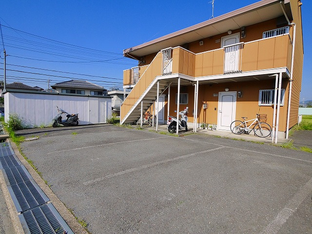 吉甚ハイツ　Ｄ・Ｅ棟の駐車場|カースペースがあります
