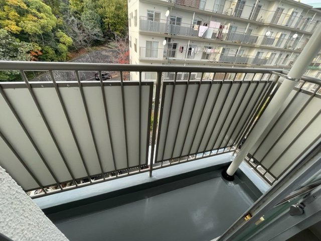 高槻塚原台ハイツ　13号棟のバルコニー