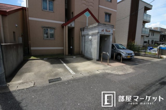 【駐車場】