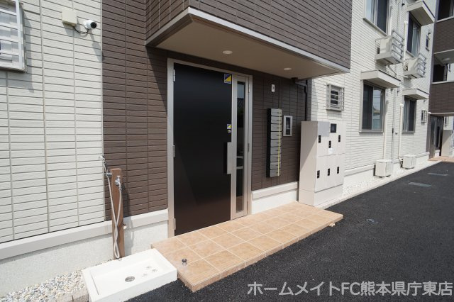 熊本市中央区国府３丁目のアパートのエントランス