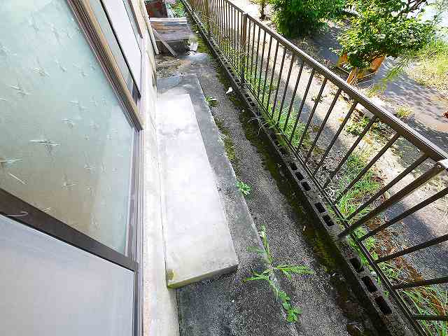 ヴィラ大安寺のバルコニー|外からの目が気にならないバルコニーで洗濯物が干せます