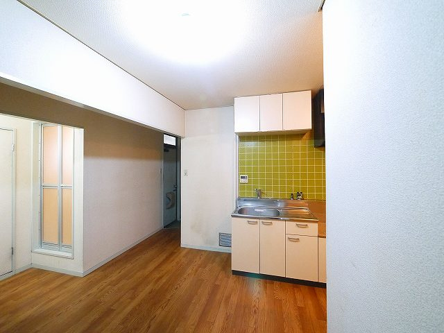 ヴィラ大安寺の居間・リビング