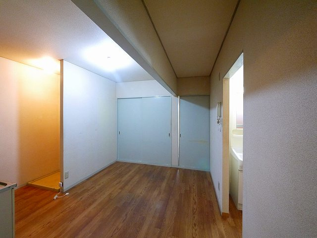 ヴィラ大安寺の居間・リビング