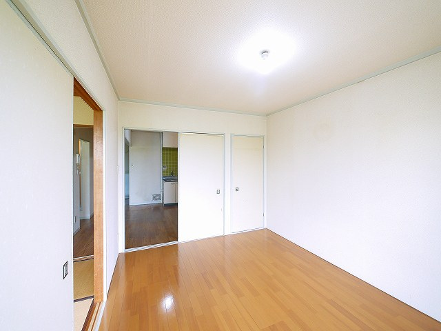 ヴィラ大安寺の洋室|ゆったりした洋室です