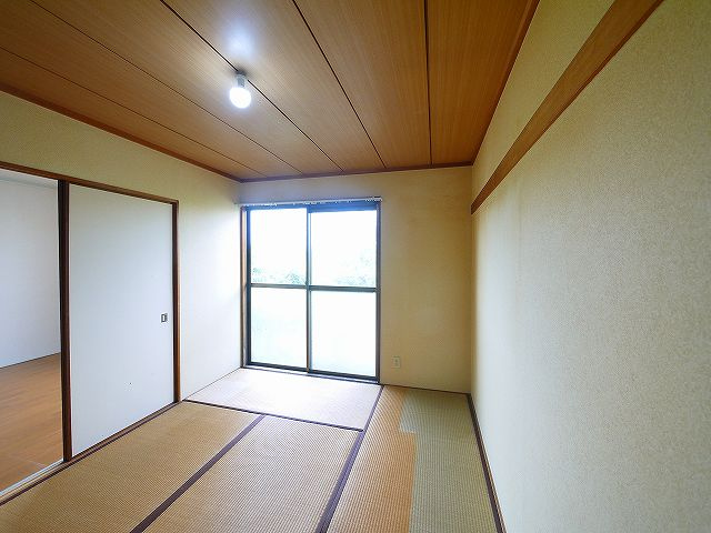 ヴィラ大安寺の和室|畳の上でゆっくりとくつろげる和室です