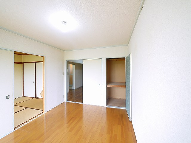 ヴィラ大安寺の洋室|ゆったりした洋室です