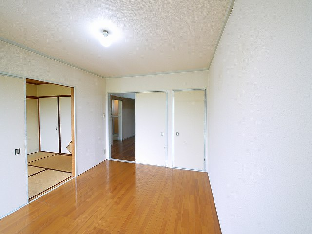 ヴィラ大安寺の洋室|ゆったりした洋室です