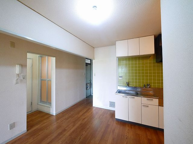 ヴィラ大安寺の居間・リビング|ゆったり過ごせる居間です