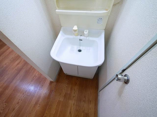 ヴィラ大安寺の独立洗面台|使いやすい独立洗面台です