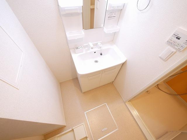 クレメントⅡの洗面所|広い洗面スペース