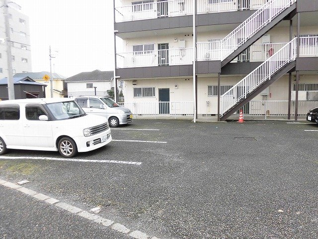 ソレイユ・ビラの駐車場