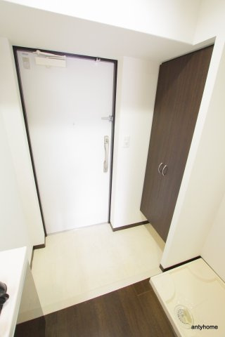 ラクラス新大阪　仲介手数料無料の玄関