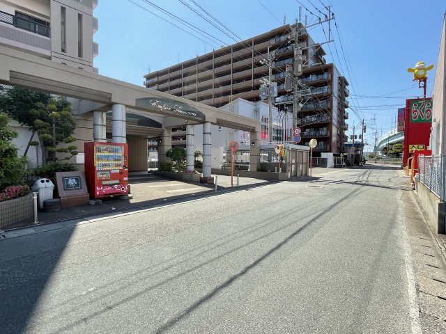 アンピール比恵南の周辺