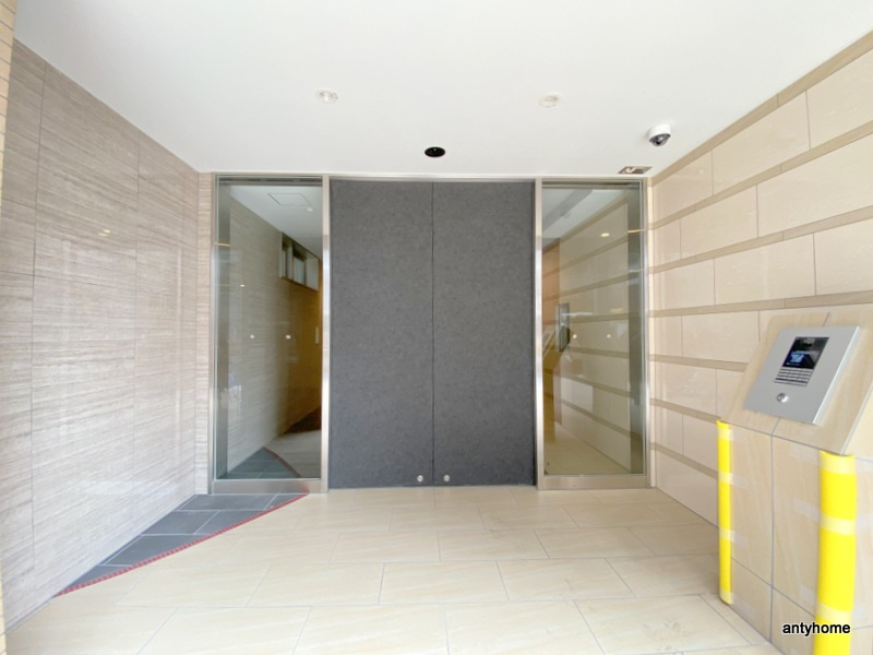 セレニテ天満橋アリア　仲介手数料無料のエントランス