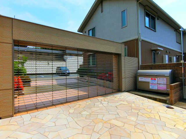 シャーメゾン泉ヶ丘の駐車場