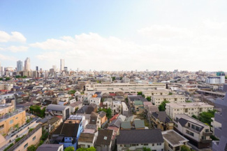【展望】 | 【窓からの景色】
空を近くに感じられる最上階からの眺望を楽しめます