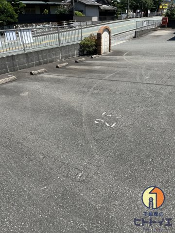 レガロHIROⅢの駐車場|車をお持ちの方に嬉しい駐車場付きの物件です