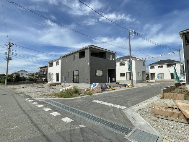 上里町金久保第9（全10棟）2号棟の前面道路含む現地写真|全体