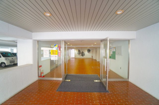 【エントランス】 | 建物の内部です