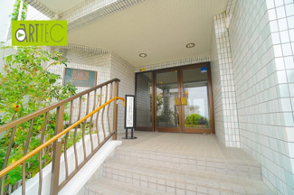 【エントランス】 | 落ち着いたエントランスです