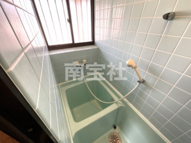 【浴室】 | 窓があるので換気もばっちり◎