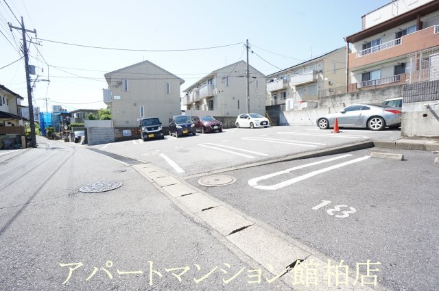 エレーナ・カトレア　カトレアの駐車場