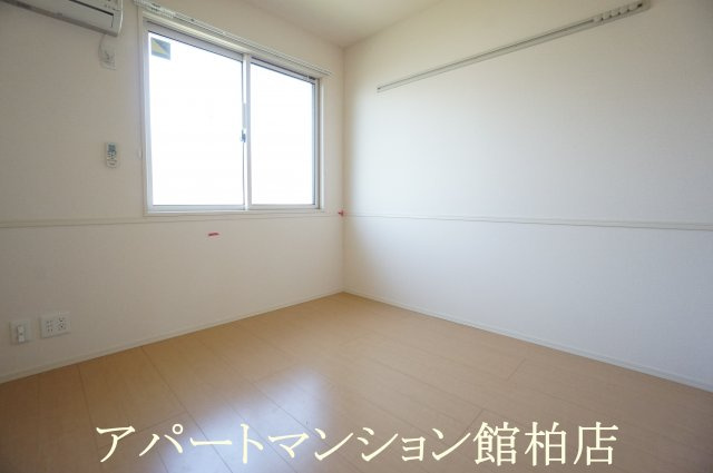 エレーナ・カトレア　カトレアの洋室