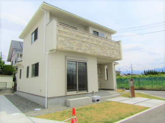 【外観：施工例】 | 新築戸建・笛吹市石和町小石和全2棟【1号棟】
南向きで陽当たり良好です！