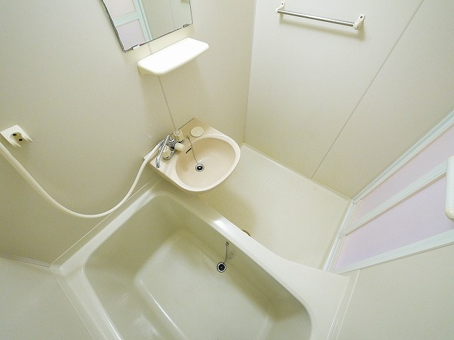 フルール22の浴室|嬉しいバス・トイレ別々の物件です。