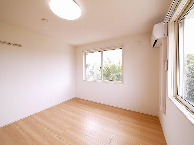 アバンサールピノの寝室|広くて明るい寝室