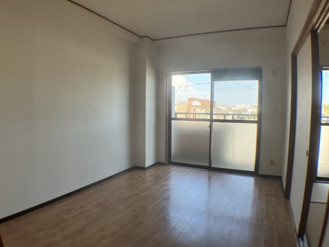 杉江ビルの洋室