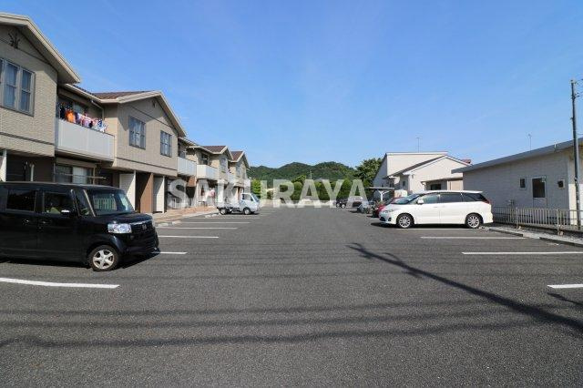 プラムツリーの駐車場