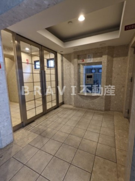 ジュネーゼ大阪城南　BRAVI不動産のエントランス|【ジュネーゼ大阪城南】きれいなエントランス