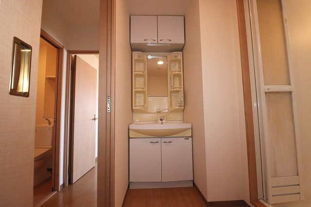 サンモール北竹島の独立洗面台|使いやすい独立洗面台です
※間取り反転の場合あり