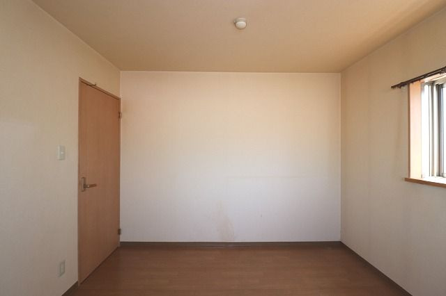 サンモール北竹島の洋室|使い勝手のいい洋室です
※間取り反転の場合あり