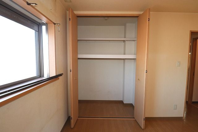 サンモール北竹島の収納|十分な収納スペースがあります
※間取り反転の場合あり