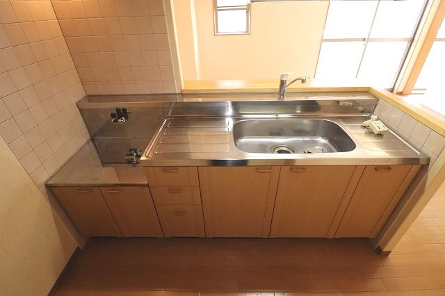 サンモール北竹島のキッチン|コンパクトなキッチンで掃除もラクラク
※間取り反転の場合あり