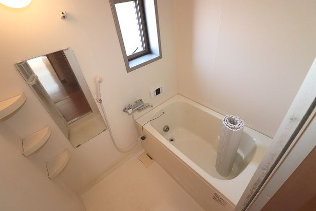 サンモール北竹島の浴室|日々の疲れを癒すお風呂付です
※間取り反転の場合あり