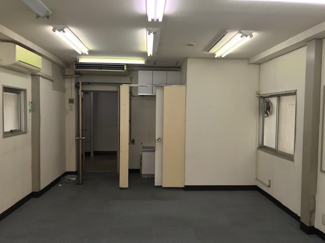 叶ビルのロビー