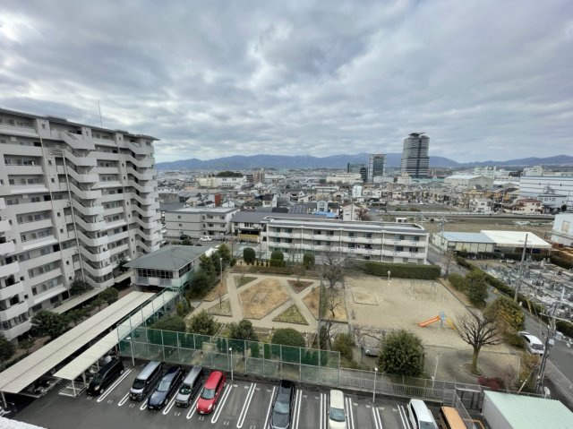 【サンレスポアール☆8階部分】東向きのゆったりとしたリビングです！の展望