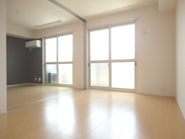 メビウスレーベン【キャッシュバック対象物件】の居間・リビング|使いやすいリビングです