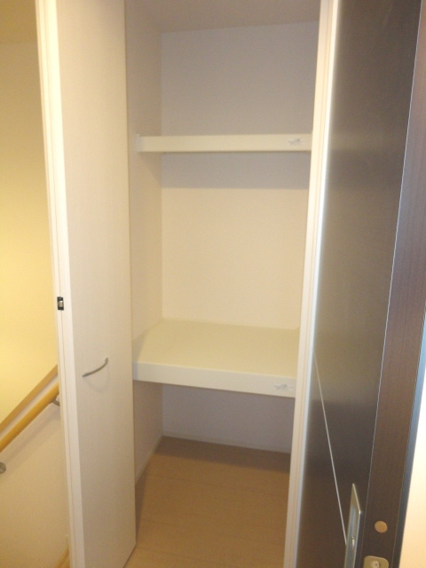 メビウスレーベン【キャッシュバック対象物件】の収納|ちょっとした収納スペースも充実しています