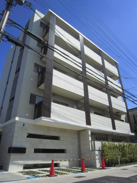 ティアレ長岡京の外観|長岡京駅徒歩4分のRC造5階建。オートロックと防犯カメラ完備