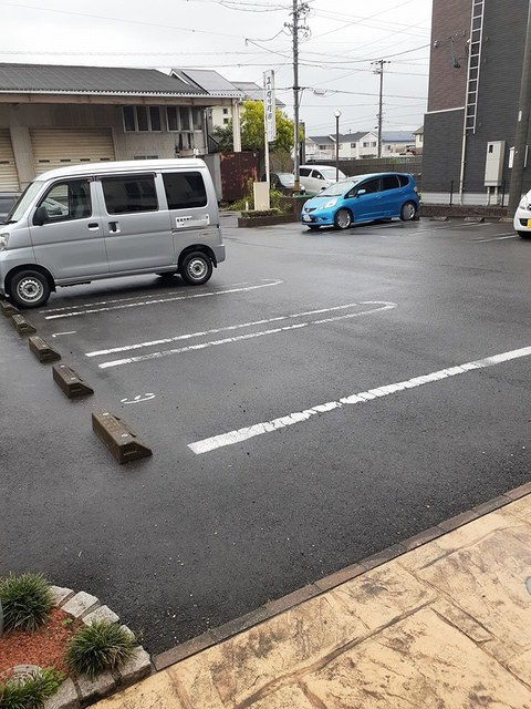 スカイレジデンスⅢの駐車場