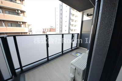 【バルコニー】 | GRAN PASEO心斎橋EAST | 外からの目が気にならないバルコニーで洗濯物が干せます