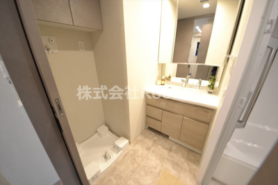 【独立洗面台】 | GRAN PASEO心斎橋EAST | 独立洗面台、小物を置くことができて便利です