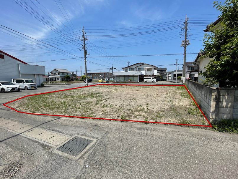 藤岡市岡之郷　土地の前面道路含む現地写真