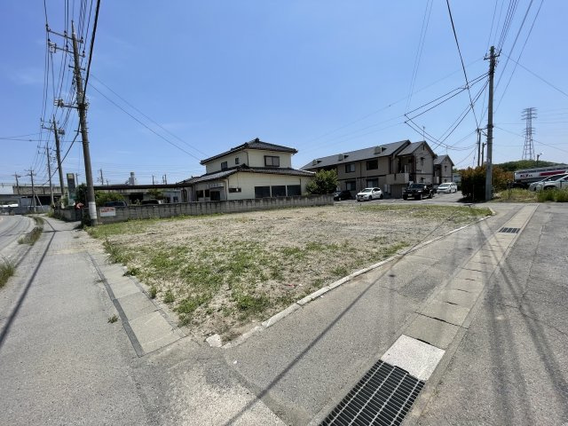 藤岡市岡之郷　土地の前面道路含む現地写真