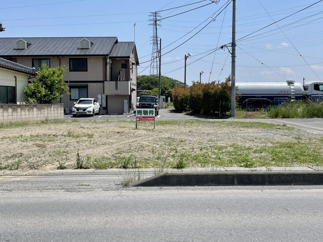 藤岡市岡之郷　土地の前面道路含む現地写真