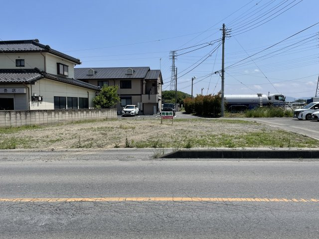 藤岡市岡之郷　土地の前面道路含む現地写真